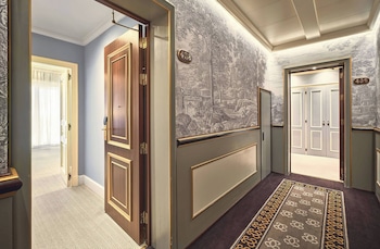 Suite Courtyard Two Bedrooms Terrace "The Wellington Club" Access
