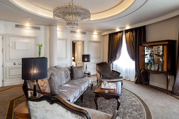 Luxury Suite "The Wellington Club" Access