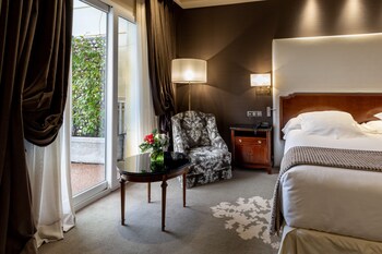 Suite Courtyard Terrace "The Wellington Club" Access