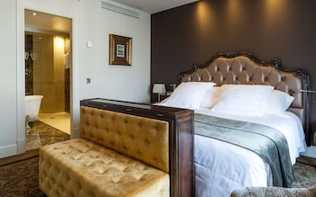 Luxury Suite "The Wellington Club" Access