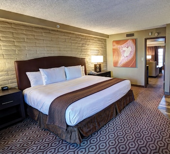 Suite, 1 King Bed with Sofa bed, Poolside (2 Room)