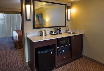 Suite, 1 King Bed with Sofa bed, Poolside (2 Room)