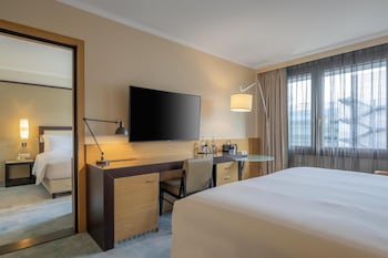 Family Room, 1 King Bed, Connecting Rooms