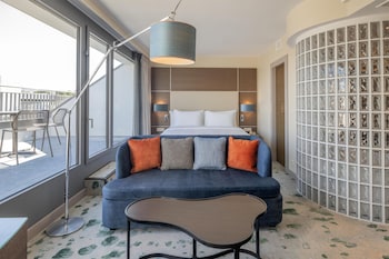 Junior Room, 1 King Bed, Terrace