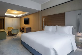 Junior Room, 1 King Bed