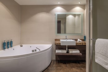 Junior Room, 1 King Bed