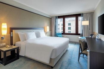 Executive Room, 1 King Bed, Non Smoking, Executive Level