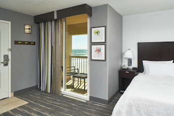 Room, 1 King Bed, Partial Ocean View (Balcony Shower)