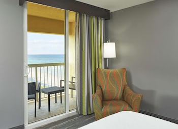 Room, 1 King Bed, Partial Ocean View (Balcony Shower)