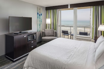 Room, 1 King Bed, Partial Ocean View (Balcony Shower)