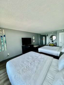 Room, 2 Queen Beds, Balcony