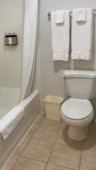 Standard Room, 2 Queen Beds, Refrigerator, Mountain View