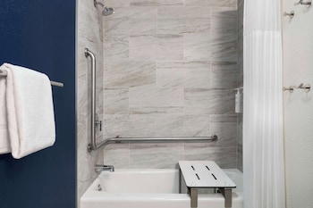 Room, 1 Queen Bed, Accessible, Bathtub (Mobility)