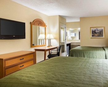 Standard Room, 2 Double Beds, Smoking
