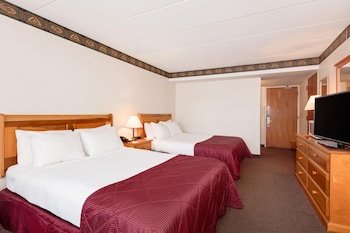 Room, 2 Queen Beds, Non Smoking (Lower Level)