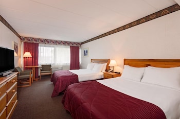 Room, 2 Queen Beds, Non Smoking (Lower Level)