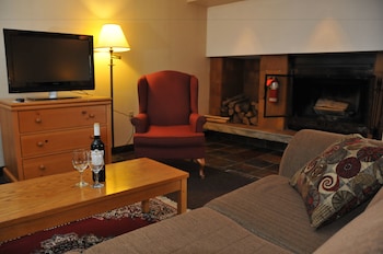 Superior Suite, 1 King Bed, Non Smoking, Fireplace (Hot Tub)