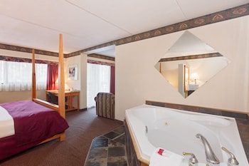 Superior Suite, 1 King Bed, Non Smoking, Fireplace (Hot Tub)