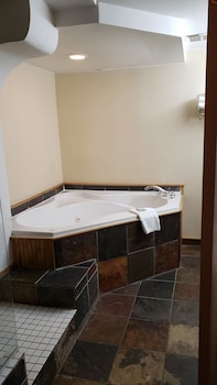 Superior Suite, 1 King Bed, Non Smoking, Fireplace (Hot Tub)