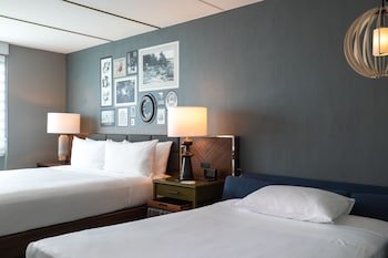 Room, 1 King Bed with Sofa bed (Mobility Accessible, Tub)