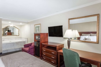 Deluxe Room, 1 King Bed, Non Smoking