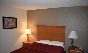 Economy Single Room, 1 Queen Bed