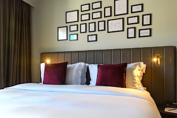 Suite, 1 King Bed (Maestro)