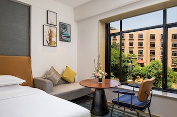 Room,  1 King Bed, High Floor