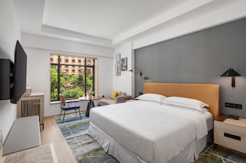 Room,  1 King Bed, High Floor