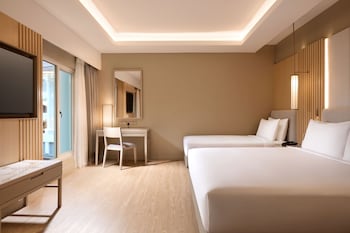 Premium Room, 1 King Bed