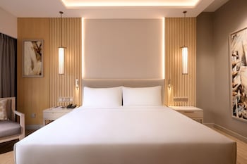 Room, 1 King Bed, Golf View (Guest)
