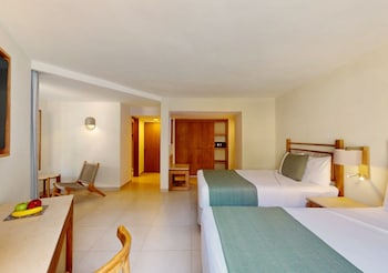 Deluxe Room, Pool View