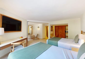 Deluxe Room, Pool View