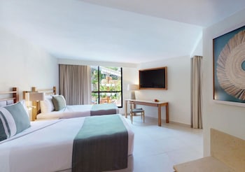 Deluxe Room, Pool View