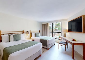 Deluxe Room, Pool View