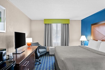 Standard Room, 1 King Bed, Smoking