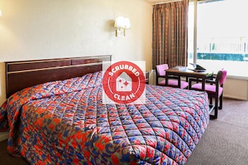 Economy Room, 1 King Bed - Non Smoking