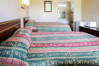 Basic Quadruple Room, 2 Double Beds - Non Smoking