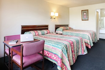 Basic Quadruple Room, 2 Double Beds - Non Smoking