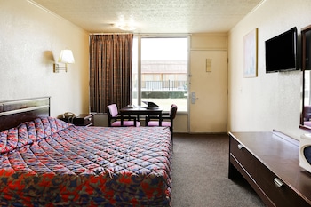 Economy Room, 1 King Bed - Non Smoking