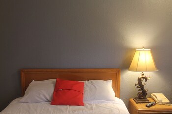 Economy Room, 1 King Bed - Non Smoking