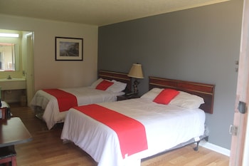 Basic Quadruple Room, 2 Double Beds - Non Smoking