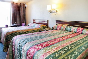 Basic Quadruple Room, 2 Double Beds - Non Smoking