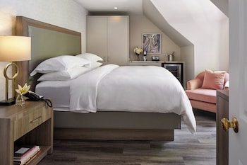 Guest Room Queen