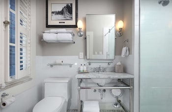 Mobility and Hearing Accessible Crane Cottage Traditional King