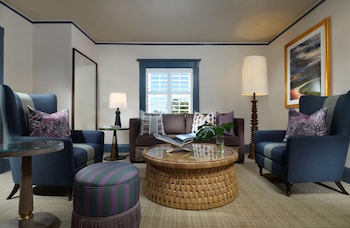 Clubhouse Deluxe 2 Queen Suite
