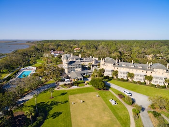 Clubhouse Island View Queen
