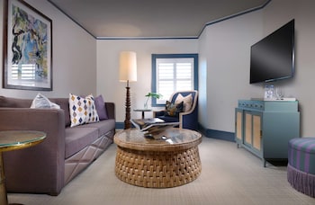 Clubhouse Deluxe Suite King