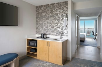 1 King Bed Suite, High Floor, Waterfront View, Sofa Bed, Balcony, Mobility & Hearing Access w/ Tub