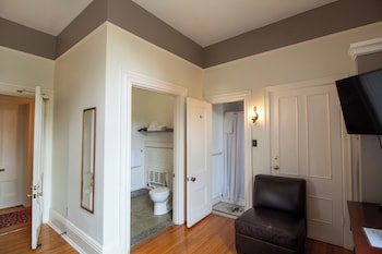 Triple Room - 1 Queen & 1 Single